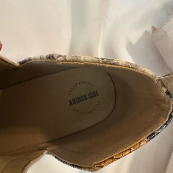 Trendy Ankle Booties in White with multicolor heel design - Picture 10 of 12